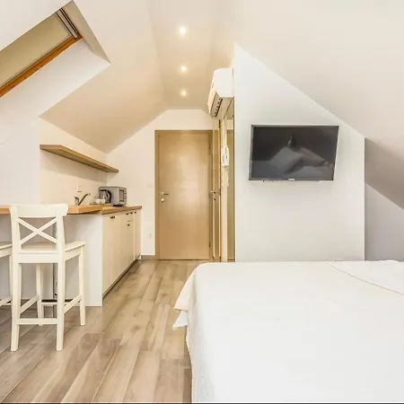 Apartament Coco Close To The *