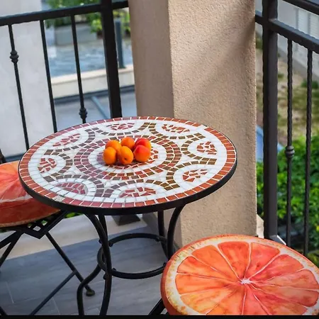 Coco Close To The Apartment Makarska