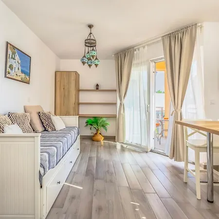 Apartment Coco Close To The Makarska